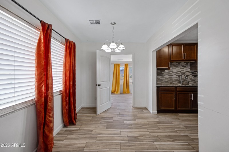 3426 W Maricopa St-9