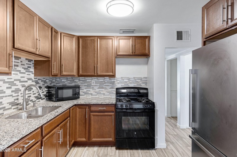 3426 W Maricopa St-10