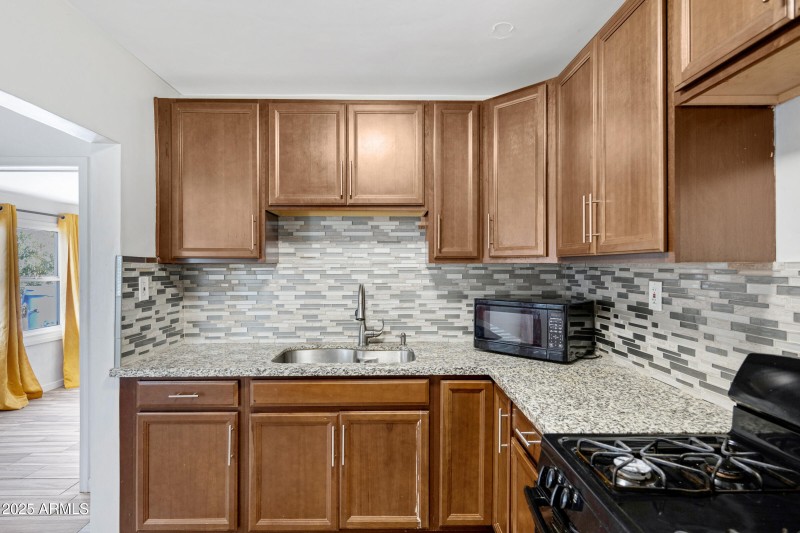 3426 W Maricopa St-11