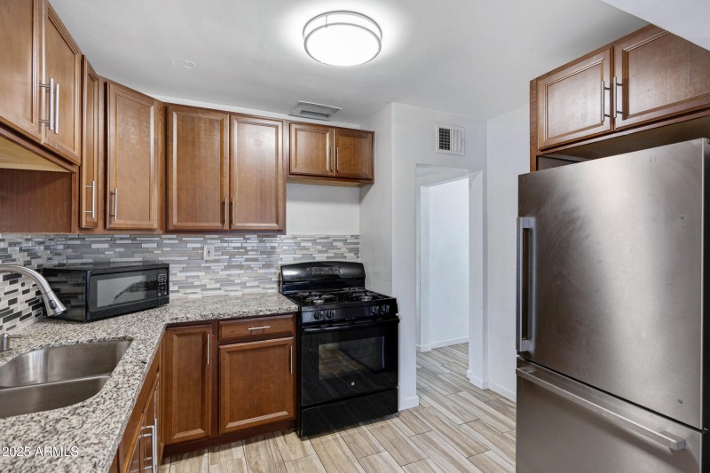 3426 W Maricopa St-12