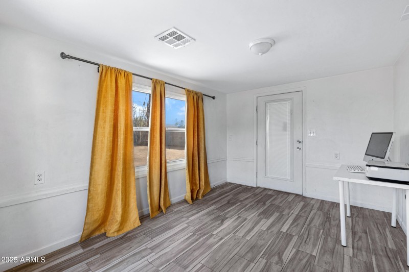 3426 W Maricopa St-13