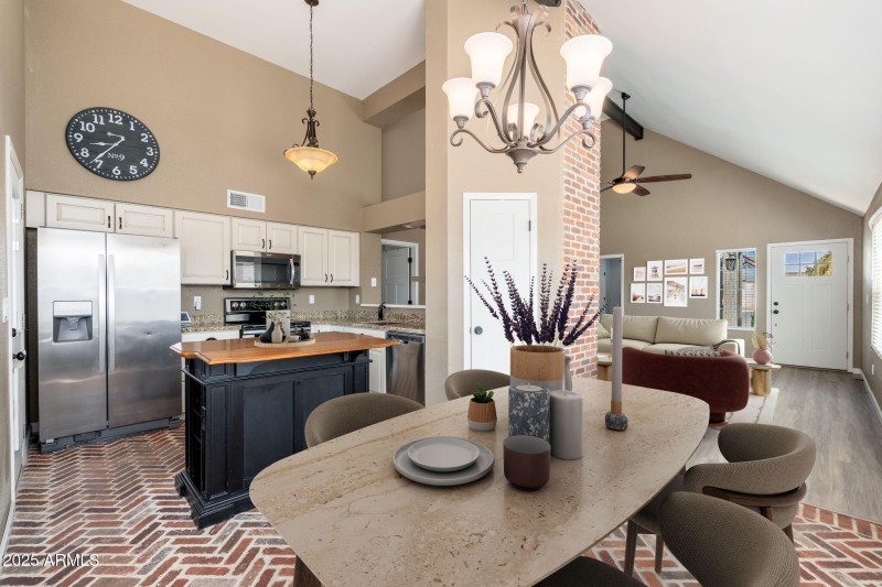 20818 N 21st Dr - 08 VS