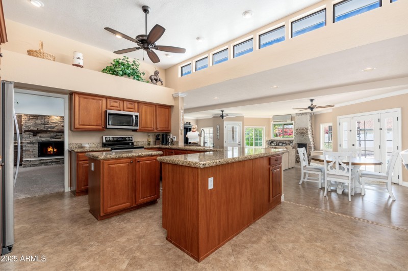 Kitchen 14' L x 19.5' W