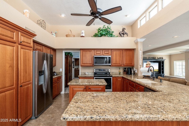 Kitchen 14' L x 19.5' W