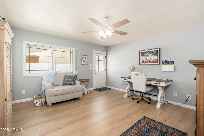 West bedroom suite/office - 36