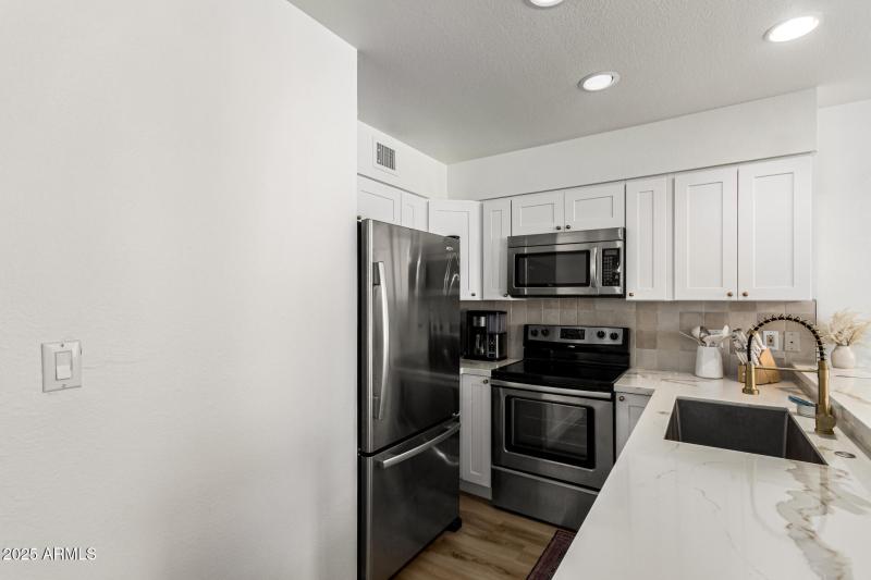 09-Mountain View Lake