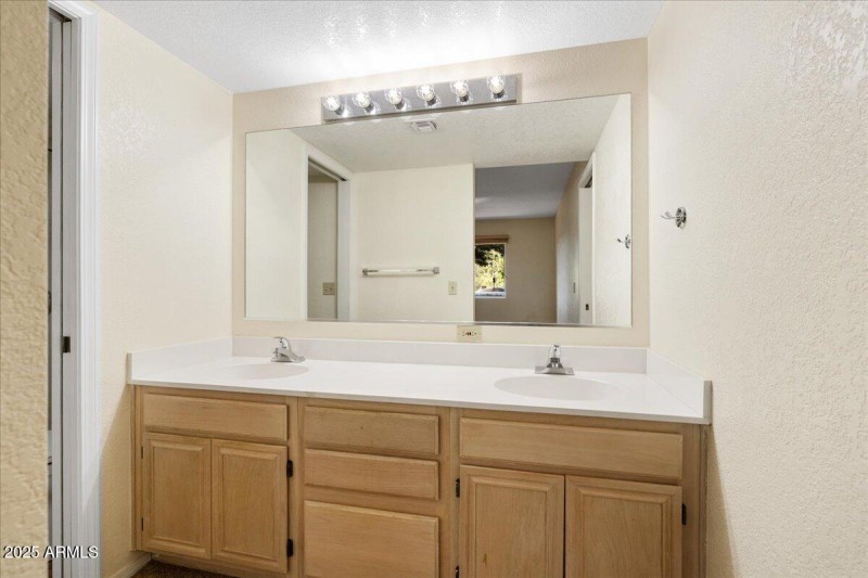 Primary Ensuite Bath