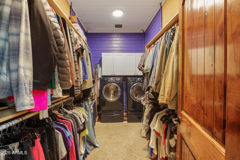 Master walkin with laundry