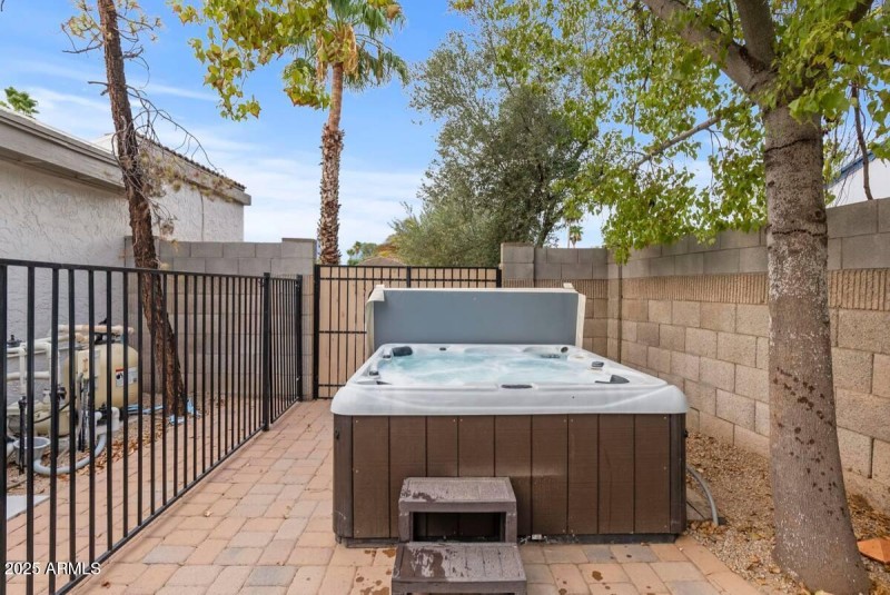 0651f717-0b69-4d31-9567-fe4092cebb18