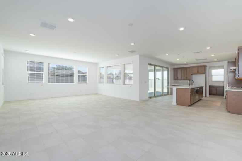 Tri Pointe Terraza 89 - Great Room-4MLS