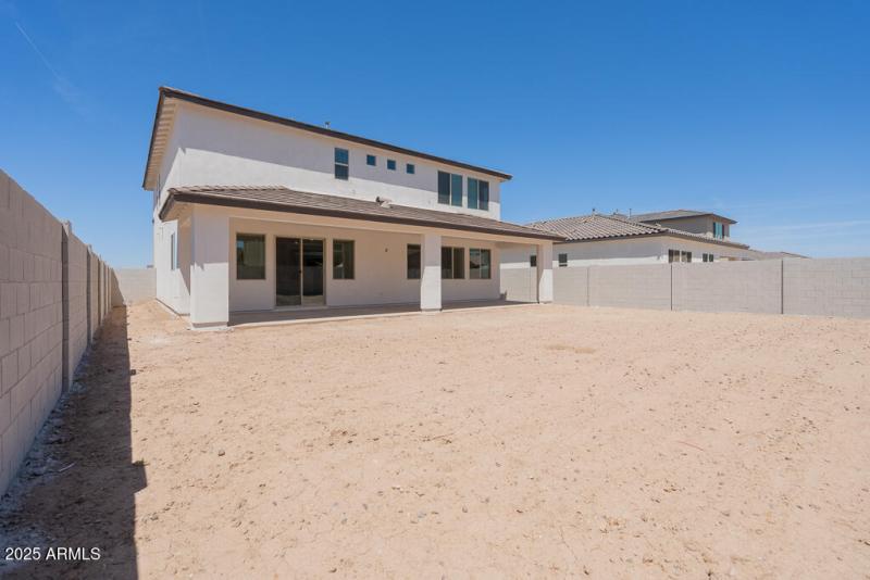 Tri Pointe Terraza 90 - Backyard Exterio