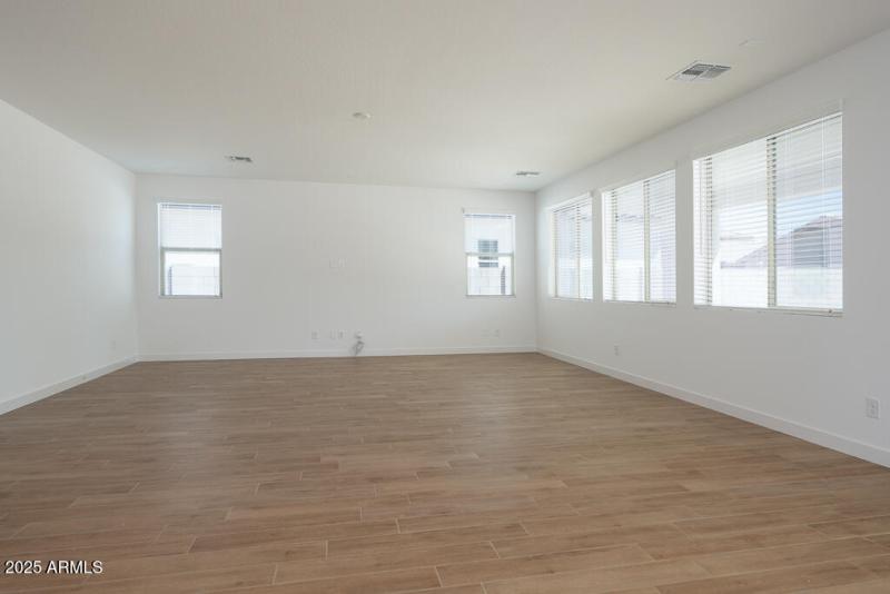 Tri Pointe Terraza 90 - Great Room-1MLS