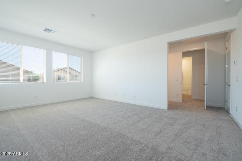 Tri Pointe Terraza 90 - Primary Suite-2M