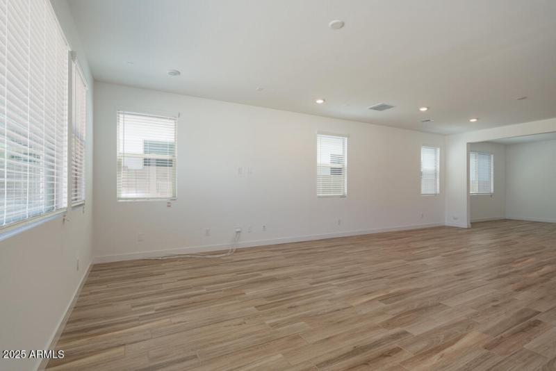 Tri Pointe Terraza 92 - Great Room and D