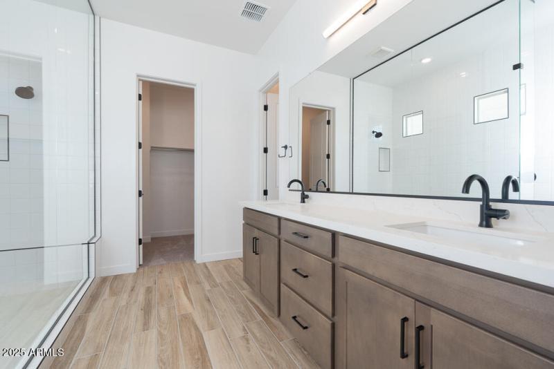 Tri Pointe Terraza 93 - Primary Bathroom