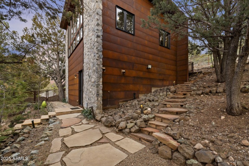 67-Guest House Steps