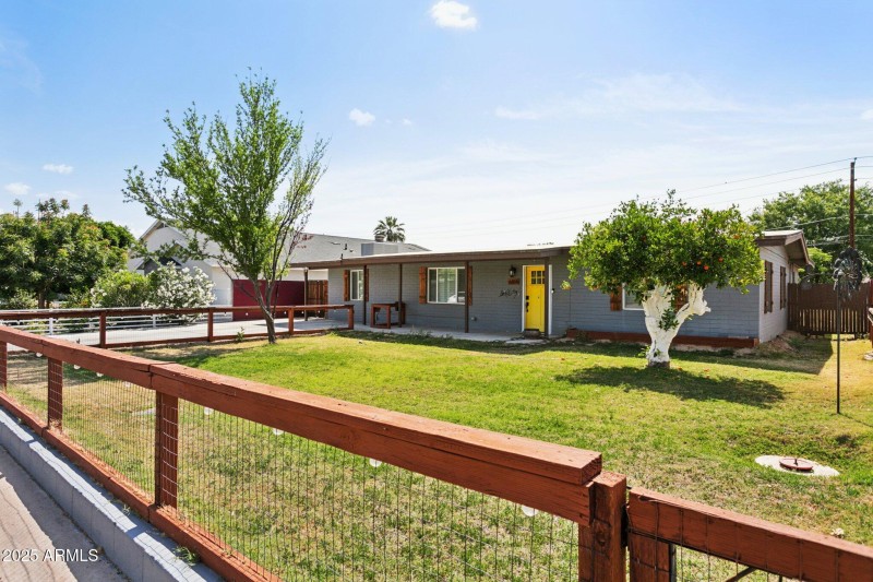 2-web-or-mls-6814-n-14th-st