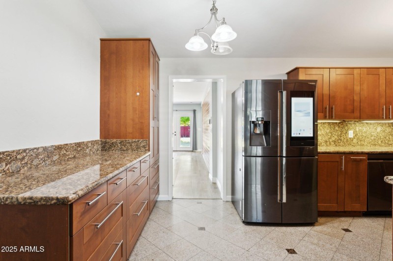 14-web-or-mls-6814-n-14th-st