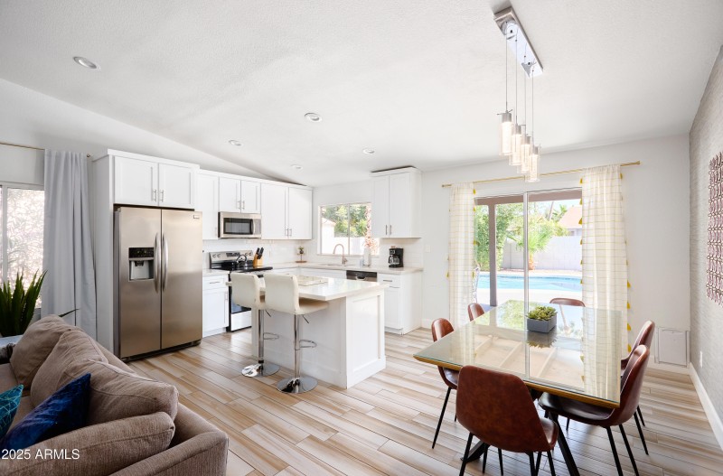 PropertyImageCo_6915ESandraTerrace_WEB-4