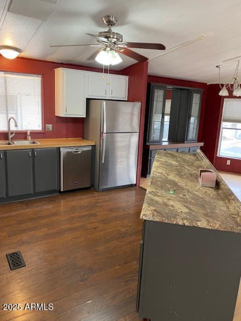 9427 E. University #48 Kitchen Island