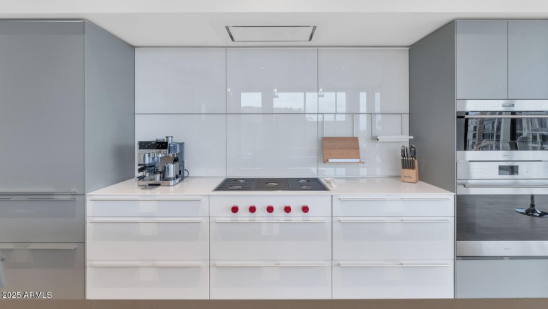 5000 N Camelback Ridge Dr-large-011-011-