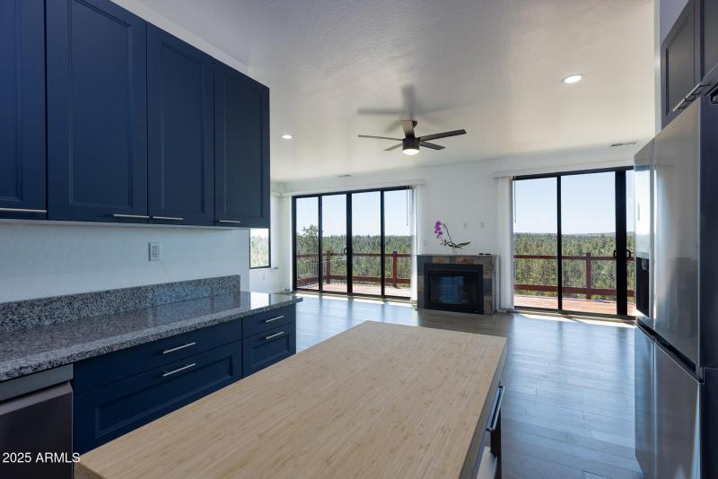 2943 E Lookout Ln (25)