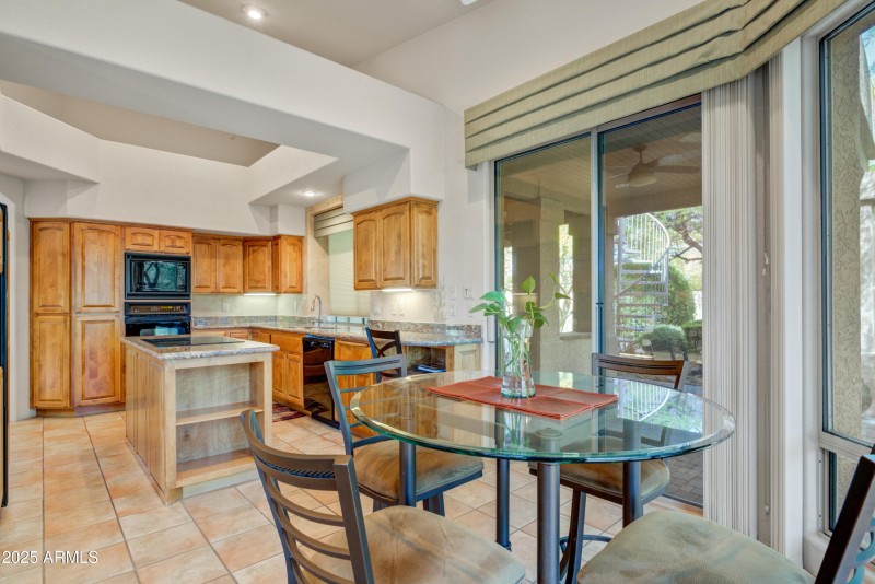 008_Kitchen Amenities