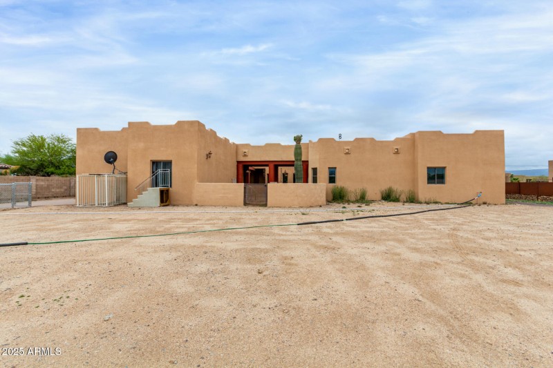 Expansive Desert-View Backyard