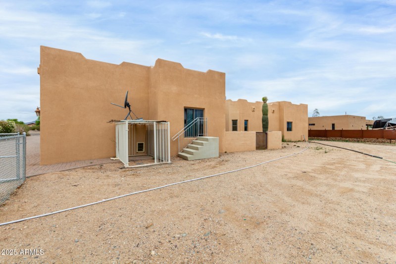 Desert-Facing Side Elevation