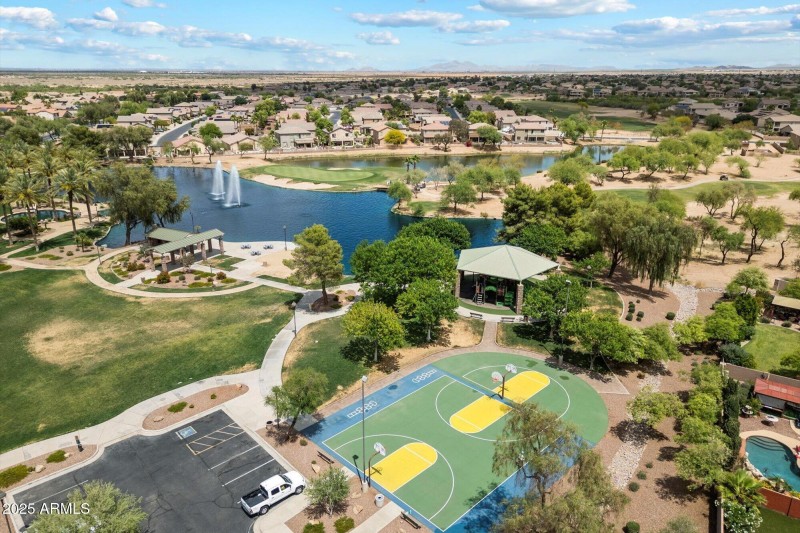 Park, Golf, Lake, Playground and MORE!