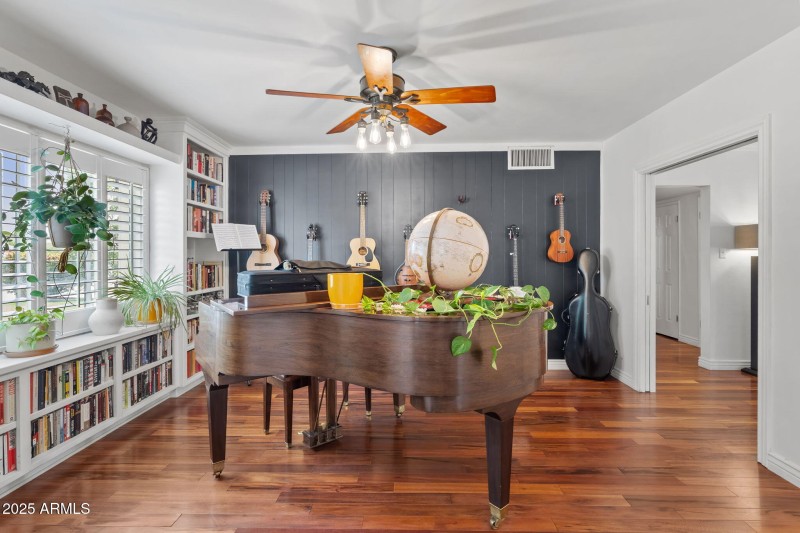 710 E Hayward Ave, Phoenix 85020