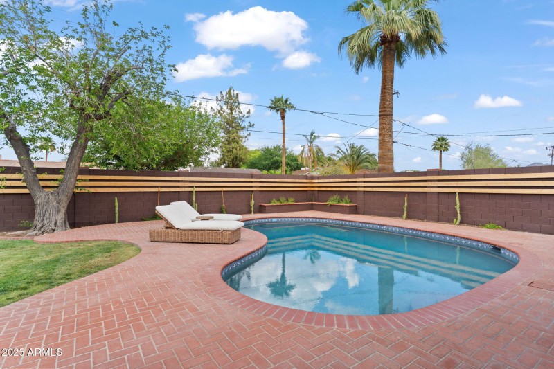 710 E Hayward Ave, Phoenix 85020