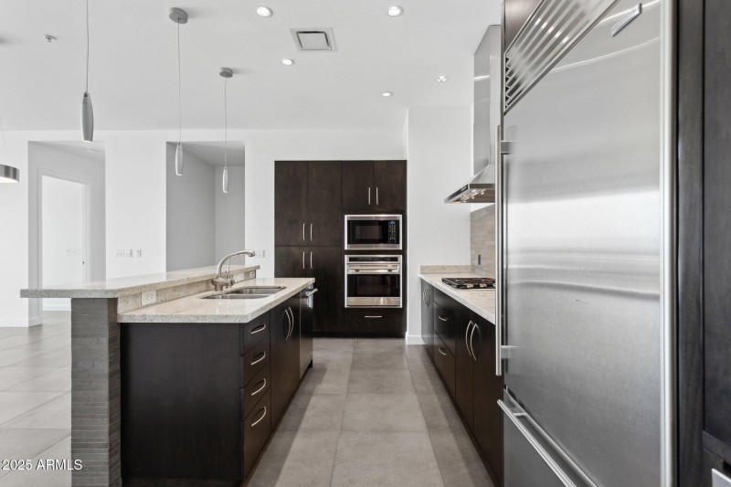 Sleek Modern Kitchen Design