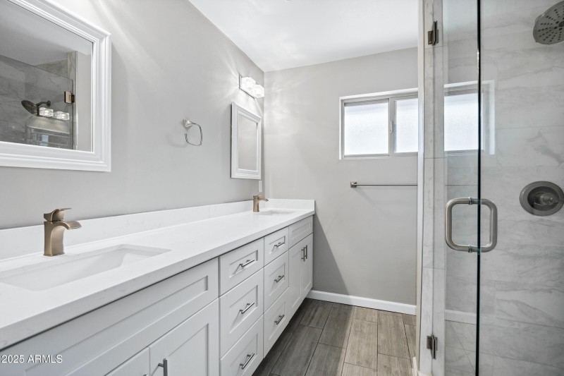 3046 E Glenrosa Ave-23