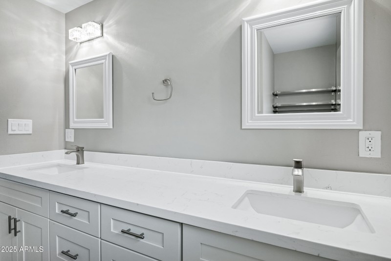 3046 E Glenrosa Ave-24