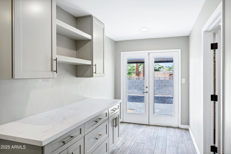 3046 E Glenrosa Ave-32