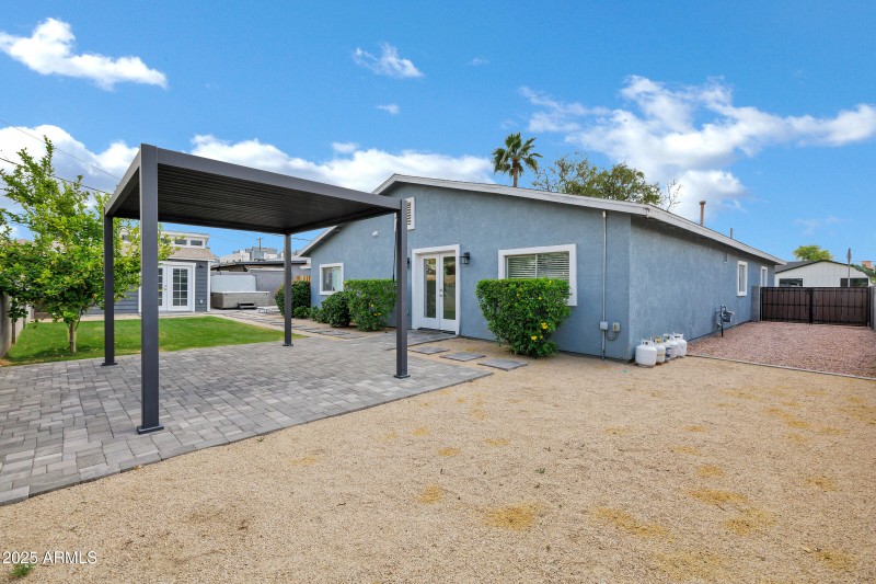 3046 E Glenrosa Ave-40