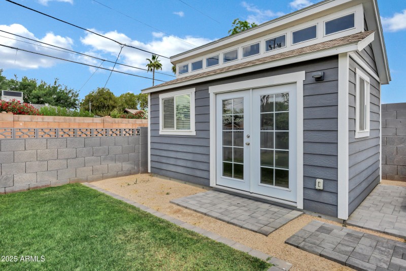 3046 E Glenrosa Ave-47