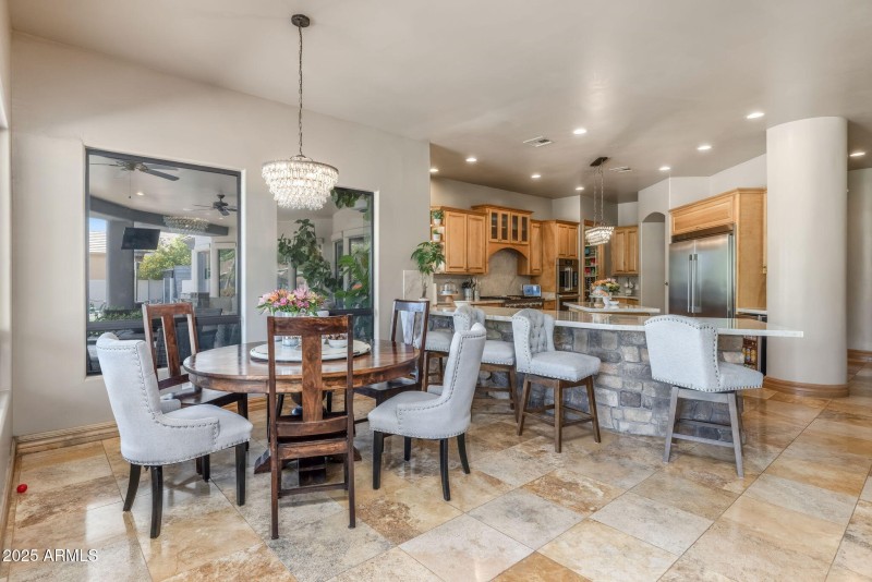 breakfast nook/kitchen