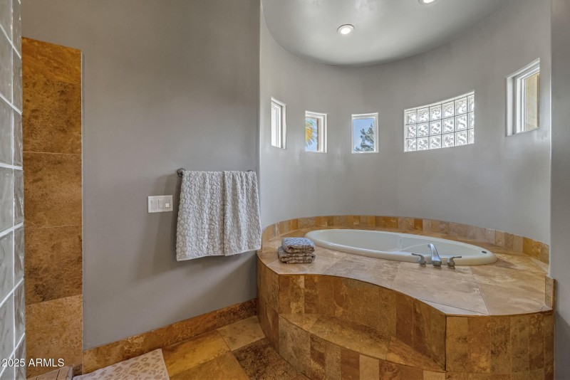 Primary Bathroom (4)