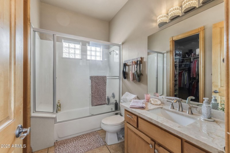 Guest Bedroom 2 Bathroom