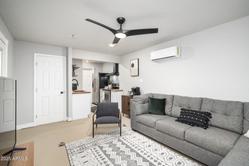 16th Ave Casita Living & Kitchen