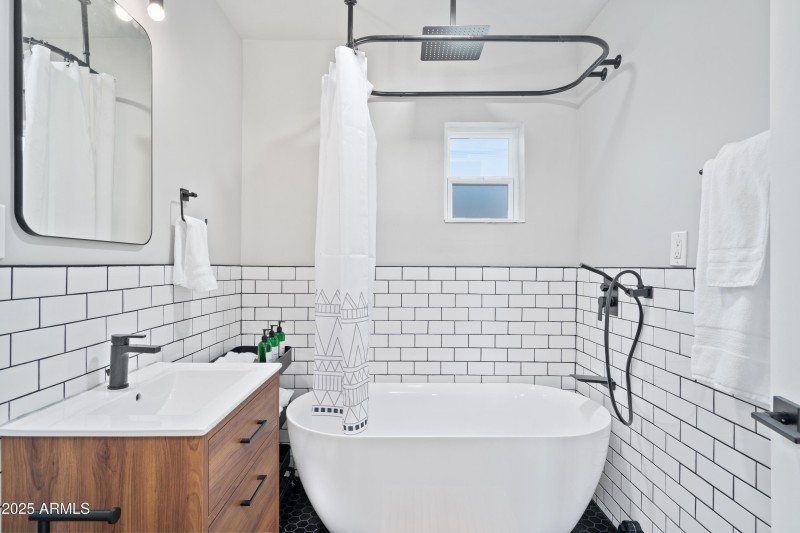 16th Ave Main House Bathroom 2