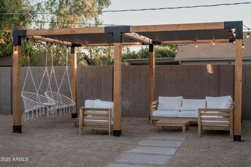 16th Ave Toja Full View Day