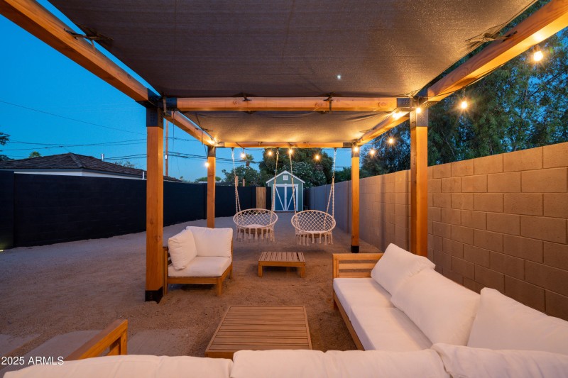 16th Ave Main House Toja Evening