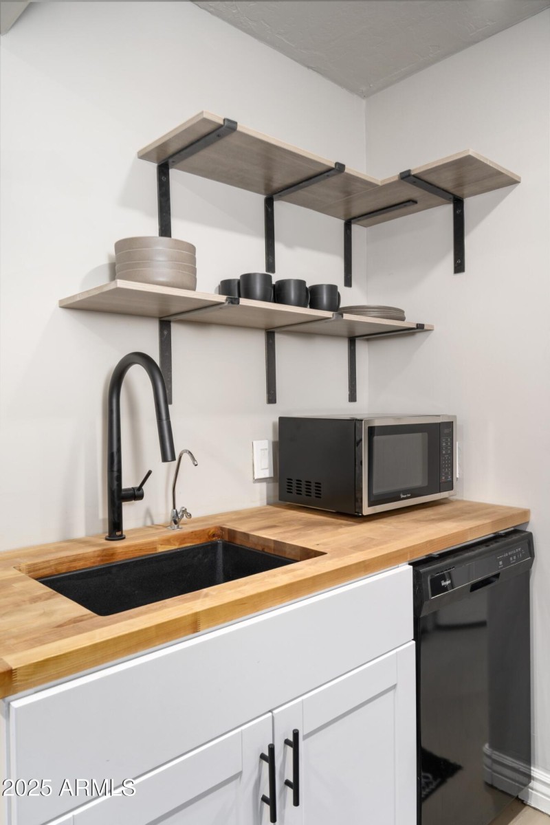 16th Ave Casita Kitchen Sink, dishwasher