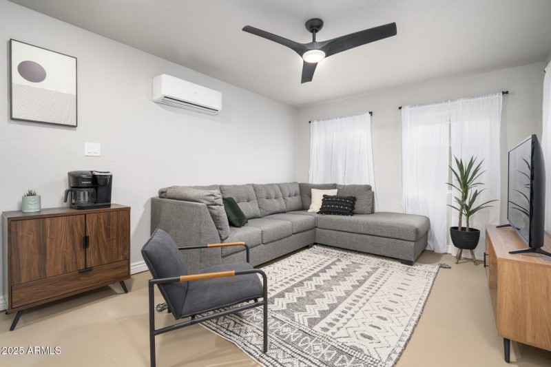 16th Ave Casita Living room