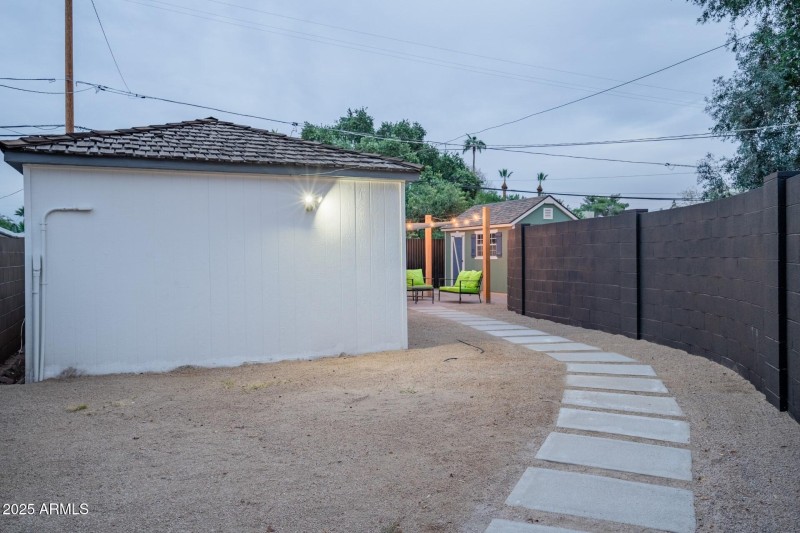 16th Ave Casita Outside path