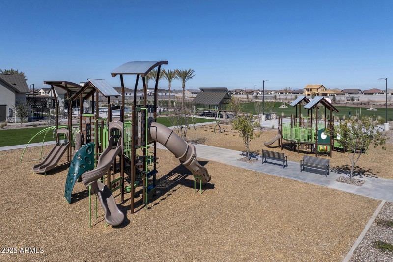 Mattamy_EmpirePointe_Amenities_Playgroun