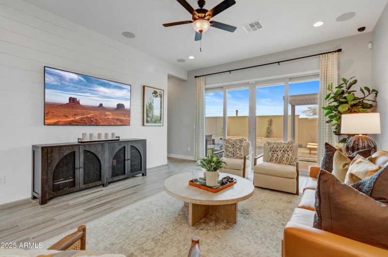 008_Tons of Natural Light